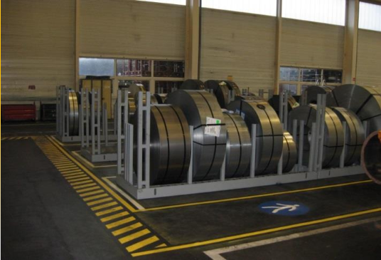 Bild föreställande stålrullar (coils) som förvaras i PKT Coiltray