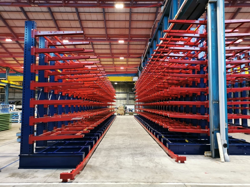 Sipag one-sided and double-sided cantilever rackss with guide rails. For storage of long and heavy material like packs of wood, sheet metal, pipes, bars or profiles.