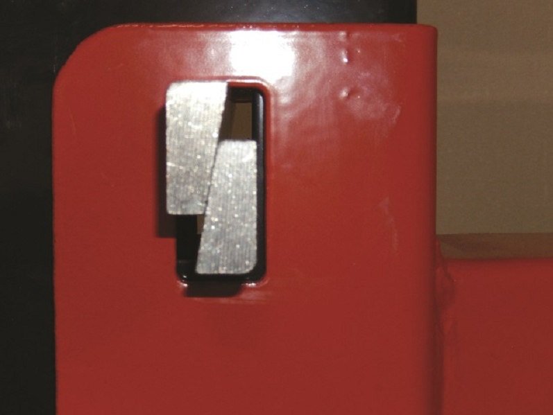Sipag special Double wedge bolt system (Sipag pins) for easy mounting of the arms on Sipag cantilever racks.