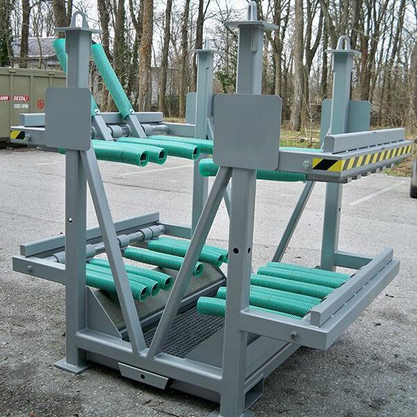 Bild föreställande en tom PKT Coilpallet truck transport