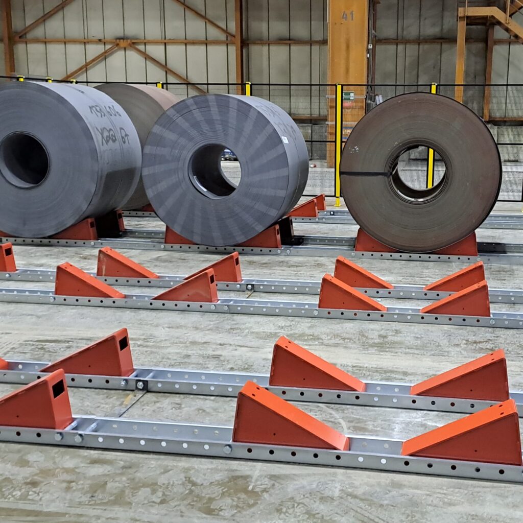 Coil storage system PKT Rollblock system EK 550 HOT for safe storage of hot coils up to 300°C in two levels or up to 400°C in one level.