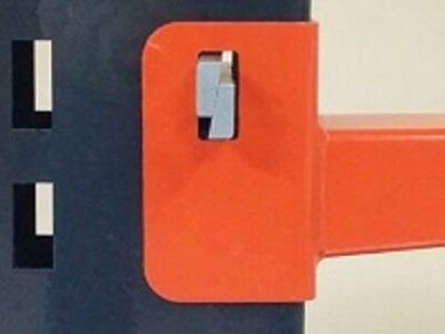Bild föreställande Sipags egenutvecklade Double wedge bolt system (Sipag pins) för smidig montering av konsolarmarna till Sipag grenställ