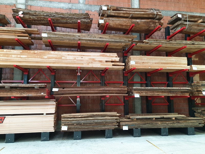 Sipag cantilever rack for storage of wood, packs of wood, glulam, boards and other wooden products.