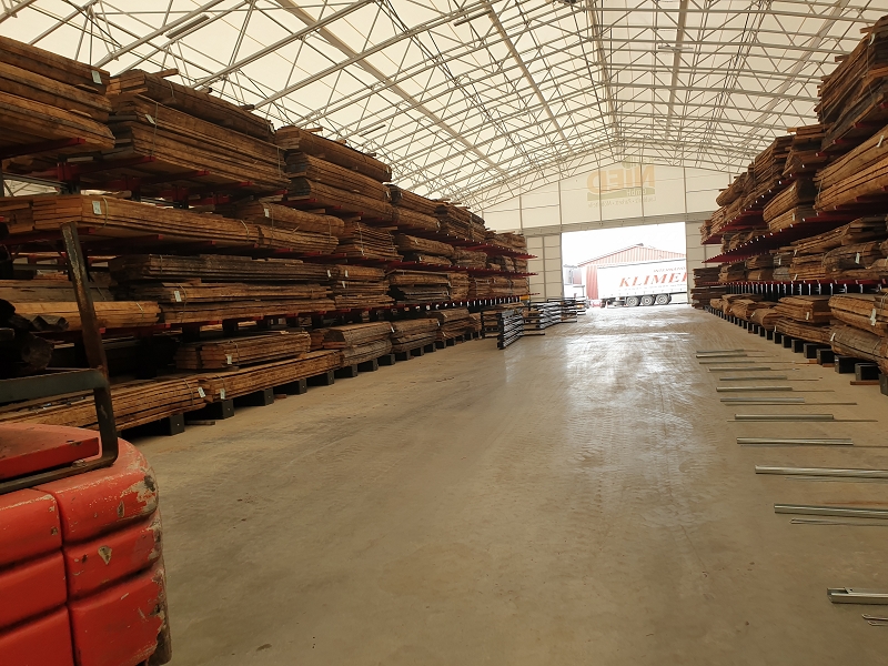 Sipag cantilever racks for multi-layer storage of wood.