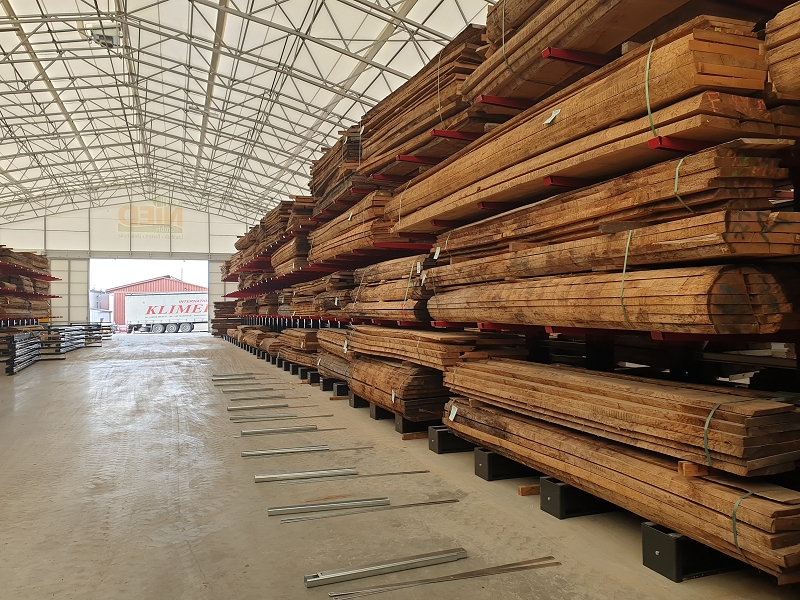 Sipag cantilever racks for multi-layer storage of packs of wood.