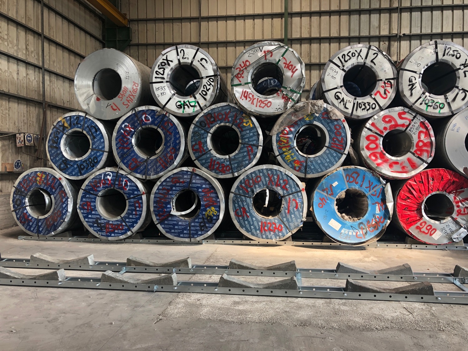 PKT Rollcradle system for safe storage of coils 800-2000 mm diameter.
